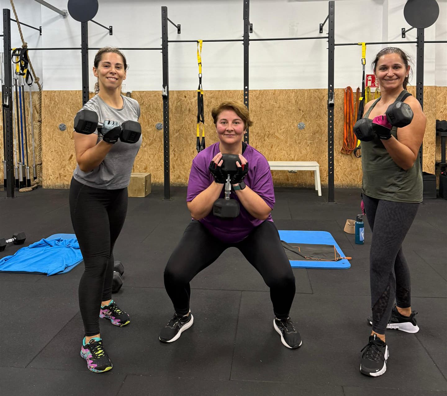 Atención de un personal trainer en grupo en A Coruña